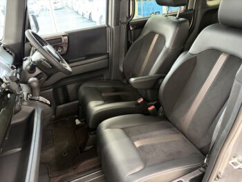 N-BOXカスタム G・EXターボ　ホンダセンシング　純正ナビ・TV　4WD