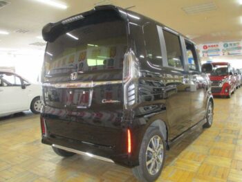 N-BOXカスタム Ｌ　インターナビ　スペシャルパッケージ 4WD