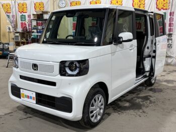 N-BOX ベースグレード　未使用車　4WD