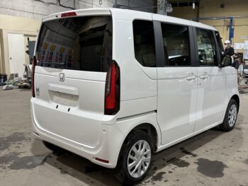 N-BOX ベースグレード　未使用車　4WD