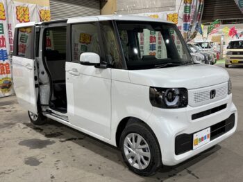 N-BOX ベースグレード　未使用車　4WD
