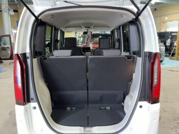 N-BOX ベースグレード　未使用車　4WD