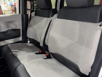 N-BOX ベースグレード　未使用車　4WD