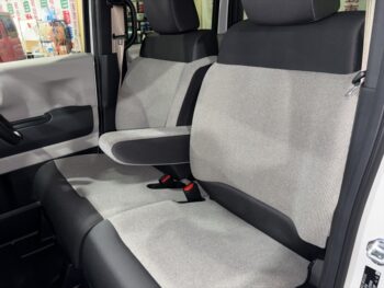 N-BOX ベースグレード　未使用車　4WD
