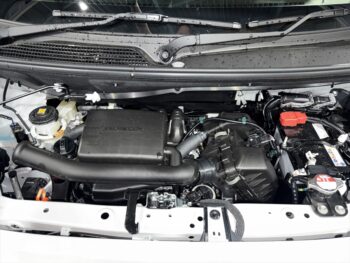 N-BOX ベースグレード　未使用車　4WD