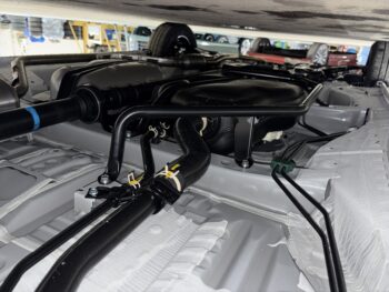 N-BOX ベースグレード　未使用車　4WD