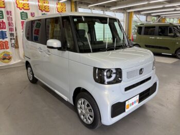 N-BOX ベースグレード 未使用車 4WD