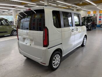 N-BOX ベースグレード 未使用車 4WD