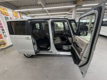 N-BOX ベースグレード 未使用車 4WD