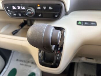 N-BOX Ｇ･Ｌ　ホンダセンシング　ナビ・ＴＶ・Ｂカメラ 4WD