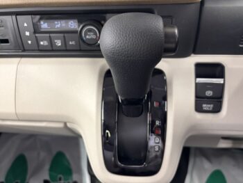 N-BOX ベースグレード 未使用車 4WD