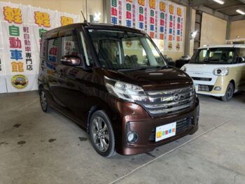 デイズルークス ハイウェイスターターボ　純正ナビ　ＴＶ　アラウンドビューモニター 4WD