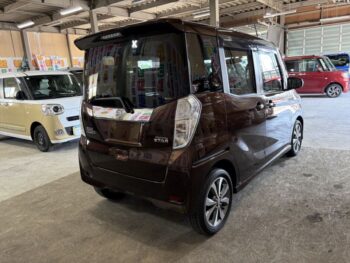 デイズルークス ハイウェイスターターボ　純正ナビ　ＴＶ　アラウンドビューモニター 4WD