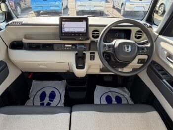 N-BOX ベースグレード ホンダコネクトナビ・TV・バックカメラ 4WD