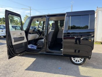 N-BOX ベースグレード ホンダコネクトナビ・TV・バックカメラ 4WD