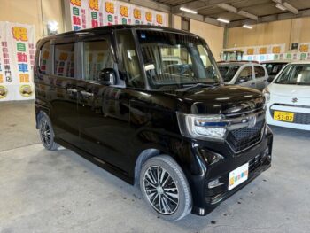 N-BOXカスタム Ｇ・Ｌ　ナビ・ＴＶ・Ｂカメラ 4WD