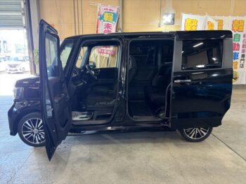 N-BOXカスタム Ｇ・Ｌ　ナビ・ＴＶ・Ｂカメラ 4WD