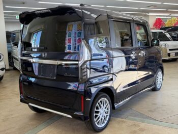 N-BOXカスタム Lターボ　純正ナビ・TV・バックカメラ　後期型　４WD
