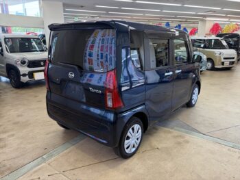 タント X　ウェルカムシートリフト　４WD