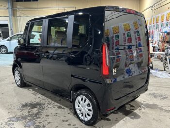 N-BOX ベースグレード　未使用車　4WD