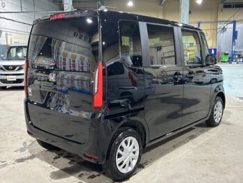 N-BOX ベースグレード　未使用車　4WD