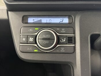 タント X　ウェルカムシートリフト　４WD