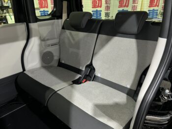 N-BOX ベースグレード　未使用車　4WD