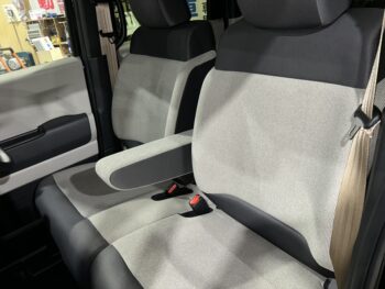 N-BOX ベースグレード　未使用車　4WD