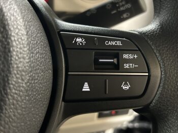 N-BOX ベースグレード　未使用車　4WD