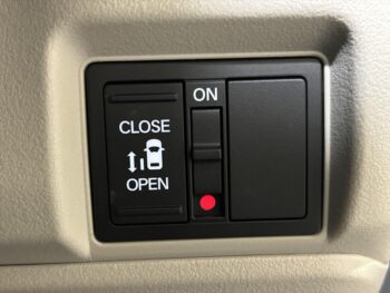 N-BOX ベースグレード　未使用車　4WD