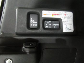 N-BOX+カスタム G 車いす仕様車 あんしんパッケージ 4WD