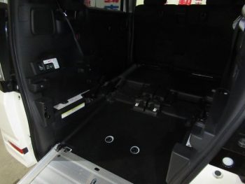 N-BOX+カスタム G 車いす仕様車 あんしんパッケージ 4WD