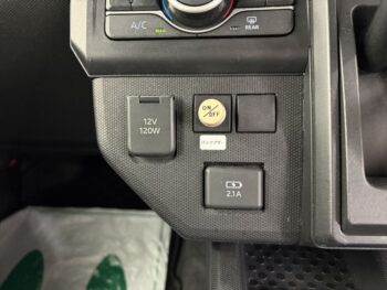 タフト Ｘ　ナビ・バックカメラ 4WD