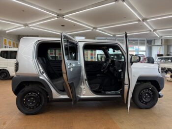 タフト Ｘ　ナビ・バックカメラ 4WD