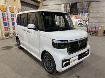 N-BOXカスタム ターボ　未使用車　4WD