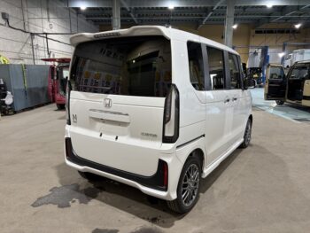 N-BOXカスタム ターボ　未使用車　4WD