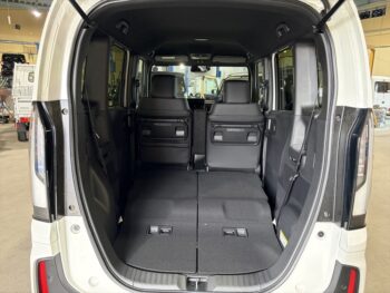 N-BOXカスタム ターボ　未使用車　4WD