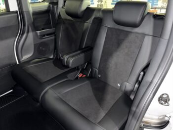 N-BOXカスタム ターボ　未使用車　4WD