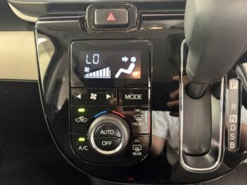 ムーヴキャンバス Gメイクアップ　SAⅢ　ナビ・バックカメラ　４WD