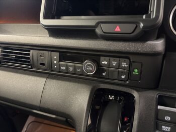 N-BOXカスタム ブラックスタイル  4WD