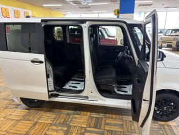 N-BOXカスタム ブラックスタイル  4WD