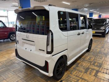 N-BOXカスタム ブラックスタイル  4WD