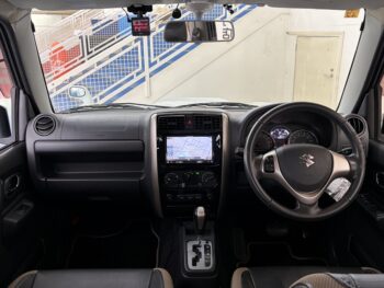 ジムニー ランドベンチャー　ナビ付　4WD