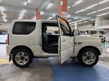 ジムニー ランドベンチャー　ナビ付　4WD