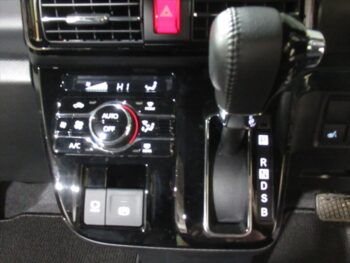 タントカスタム RS　ターボ 4WD