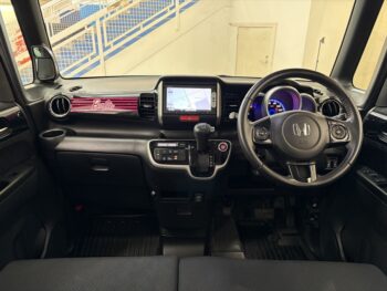 N-BOXカスタム G　ターボSSパッケージ　純正ナビ・TV・バックカメラ　4WD