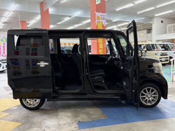 N-BOXカスタム G　ターボSSパッケージ　純正ナビ・TV・バックカメラ　4WD