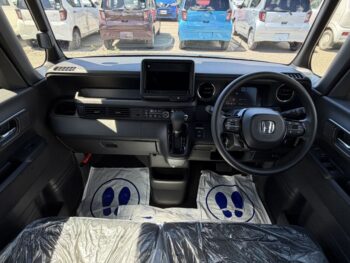 N-BOXカスタム ベースグレード 未使用車 4WD