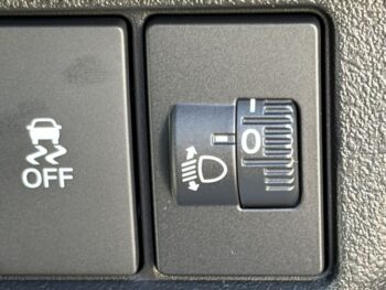 N-BOXカスタム ベースグレード 未使用車 4WD