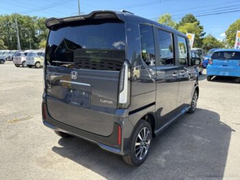 N-BOXカスタム ベースグレード 未使用車 4WD